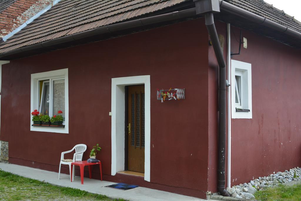 Begonia-Dom S Jednou Spalnou Bešeňová Kamer foto